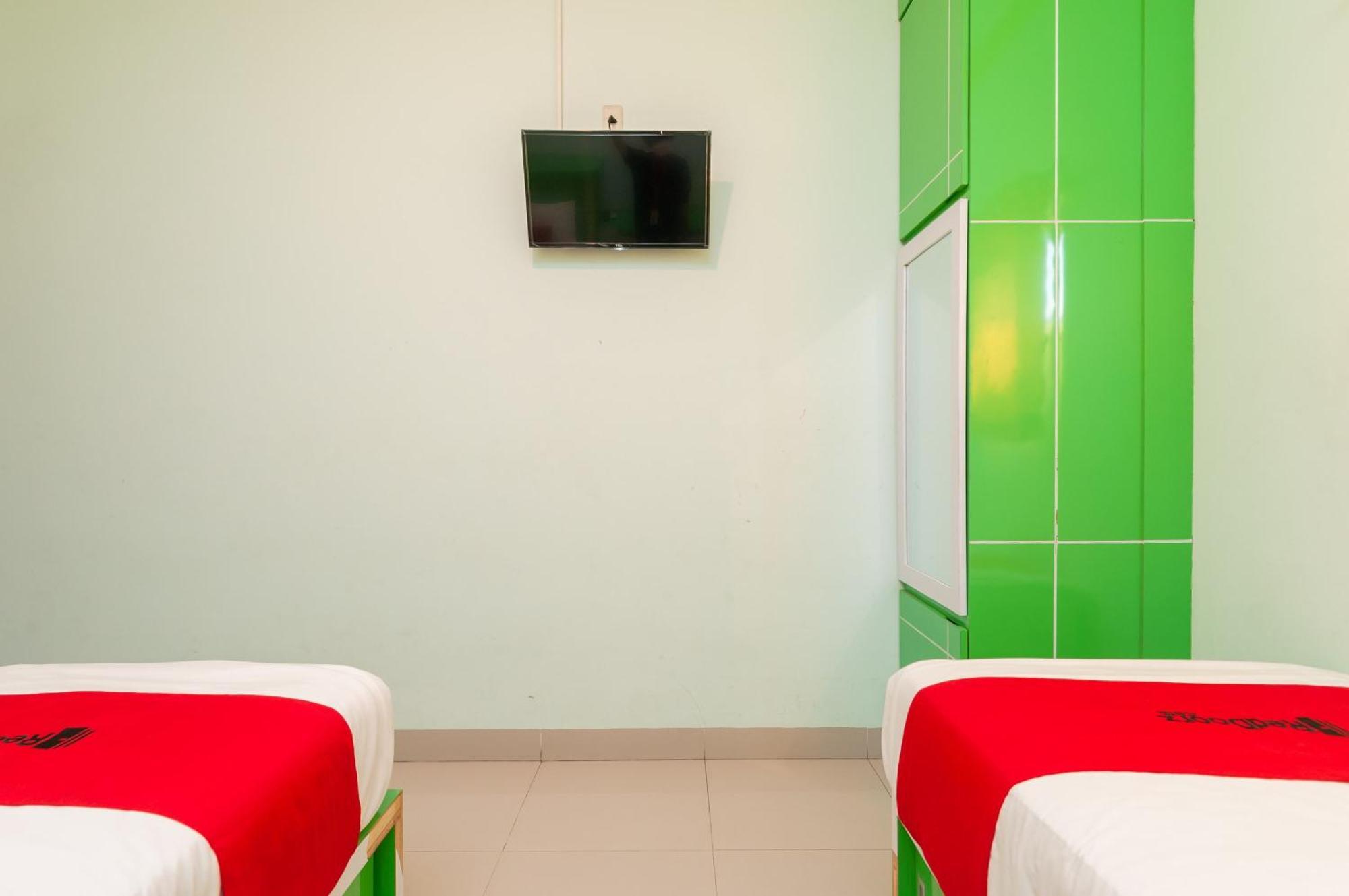 Reddoorz Syariah At Dinda Residence Medan Bagian luar foto