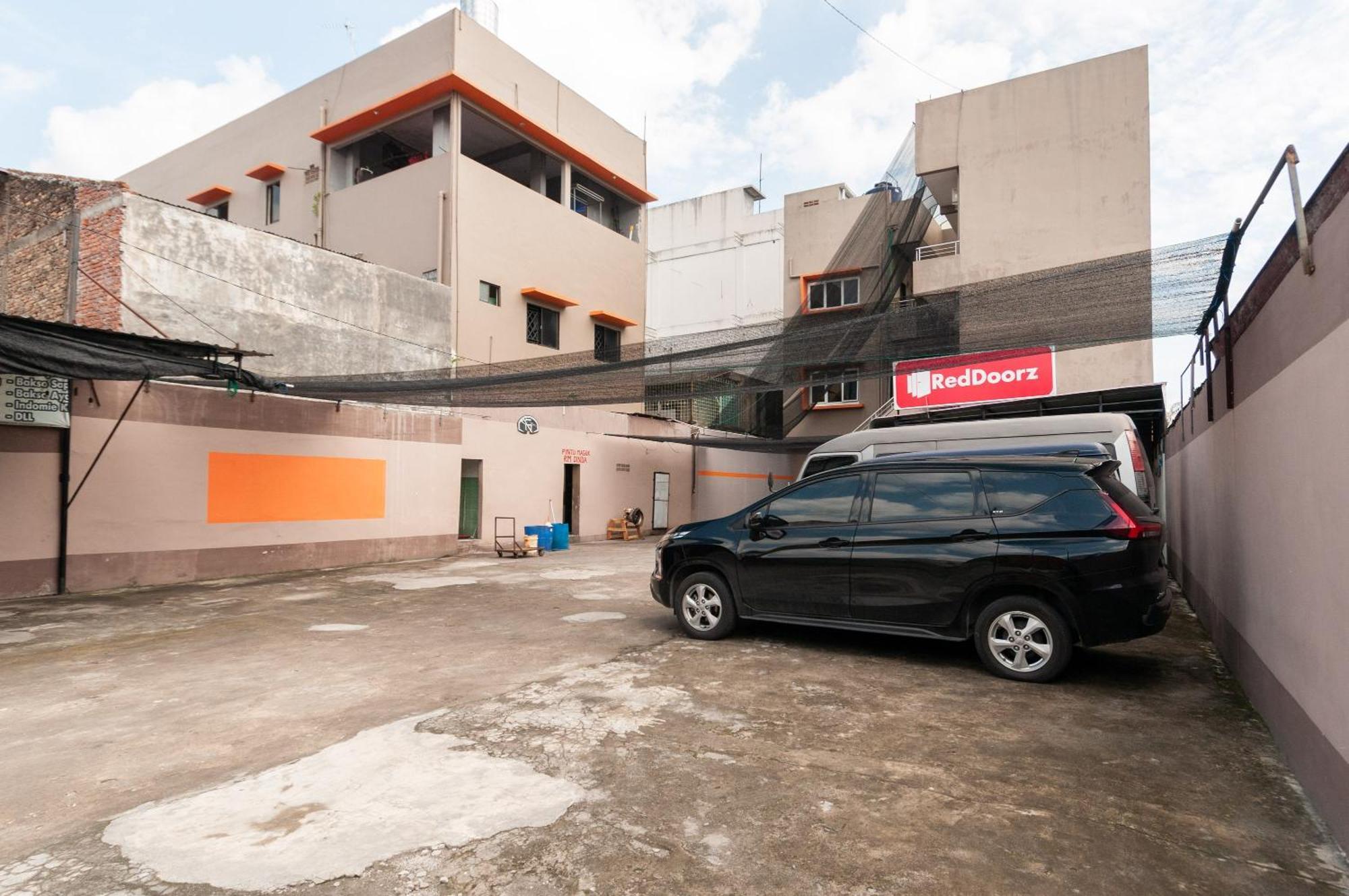 Reddoorz Syariah At Dinda Residence Medan Bagian luar foto